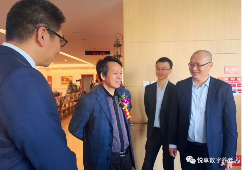 吴玉韶等专家一行体验悦享数字智慧养老实践(图1)