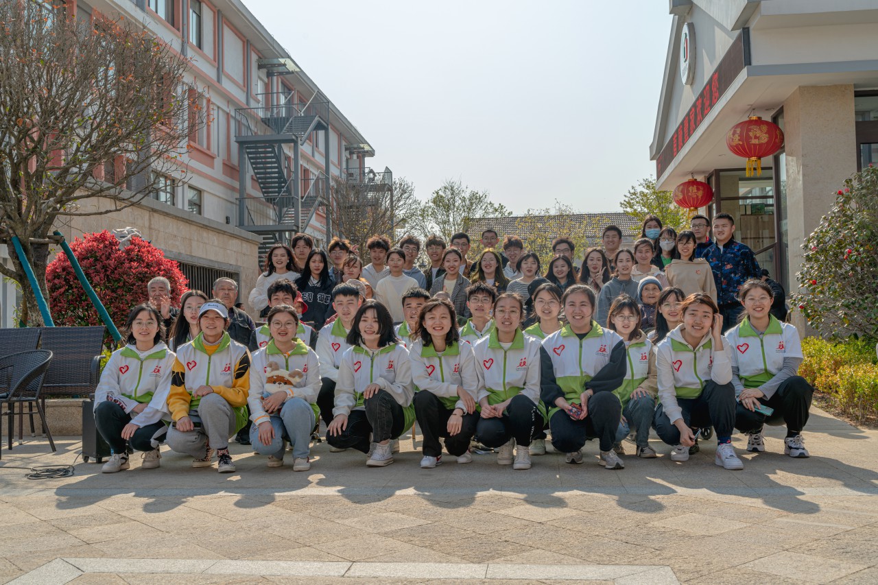 暖春暖心,敬老同行——敬老院志愿汇演活动精彩上演(图5) 暖春暖心,敬老同行——敬老院志愿汇演活动精彩上演(图5)