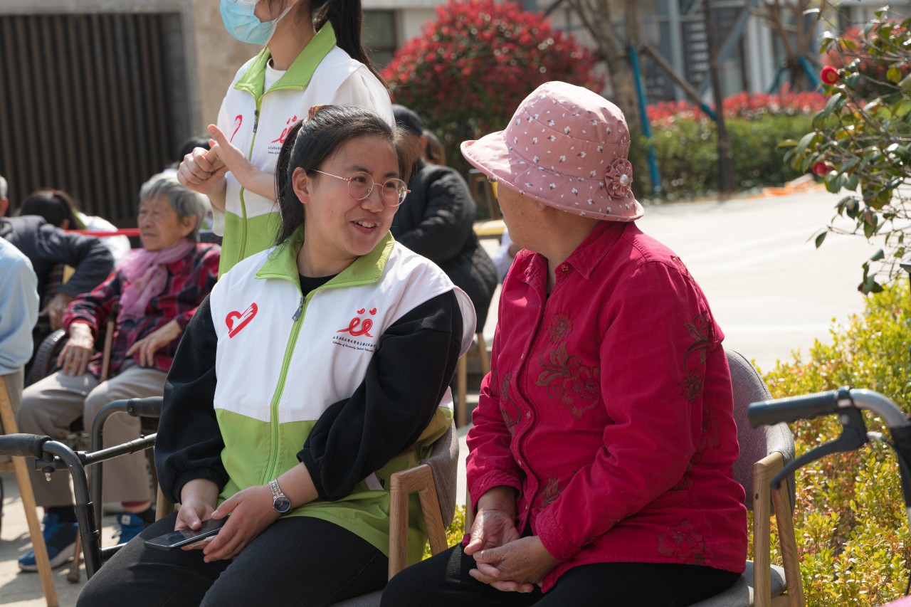 暖春暖心,敬老同行——敬老院志愿汇演活动精彩上演(图4) 暖春暖心,敬老同行——敬老院志愿汇演活动精彩上演(图4)