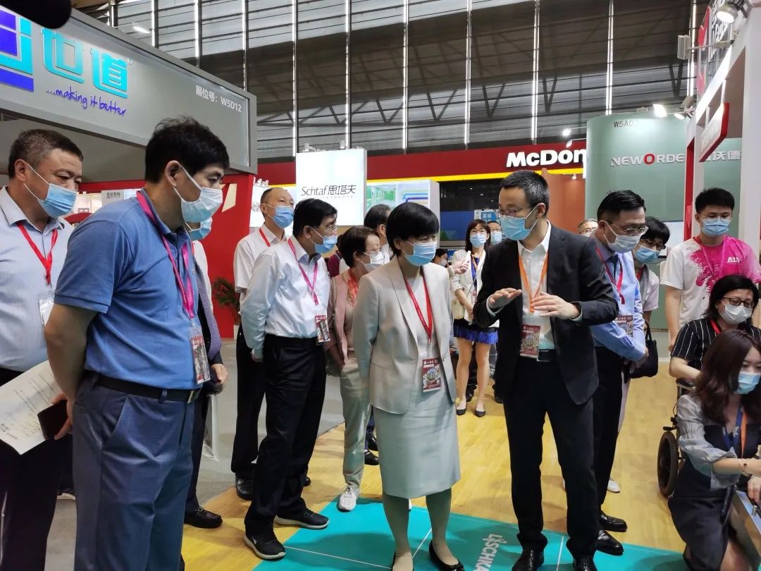 智慧养老，“智”在何处？上海市政协人资环建委开展专题考察(图1)